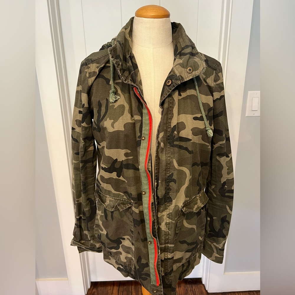 Do+Be Utility camouflage jacket with hood